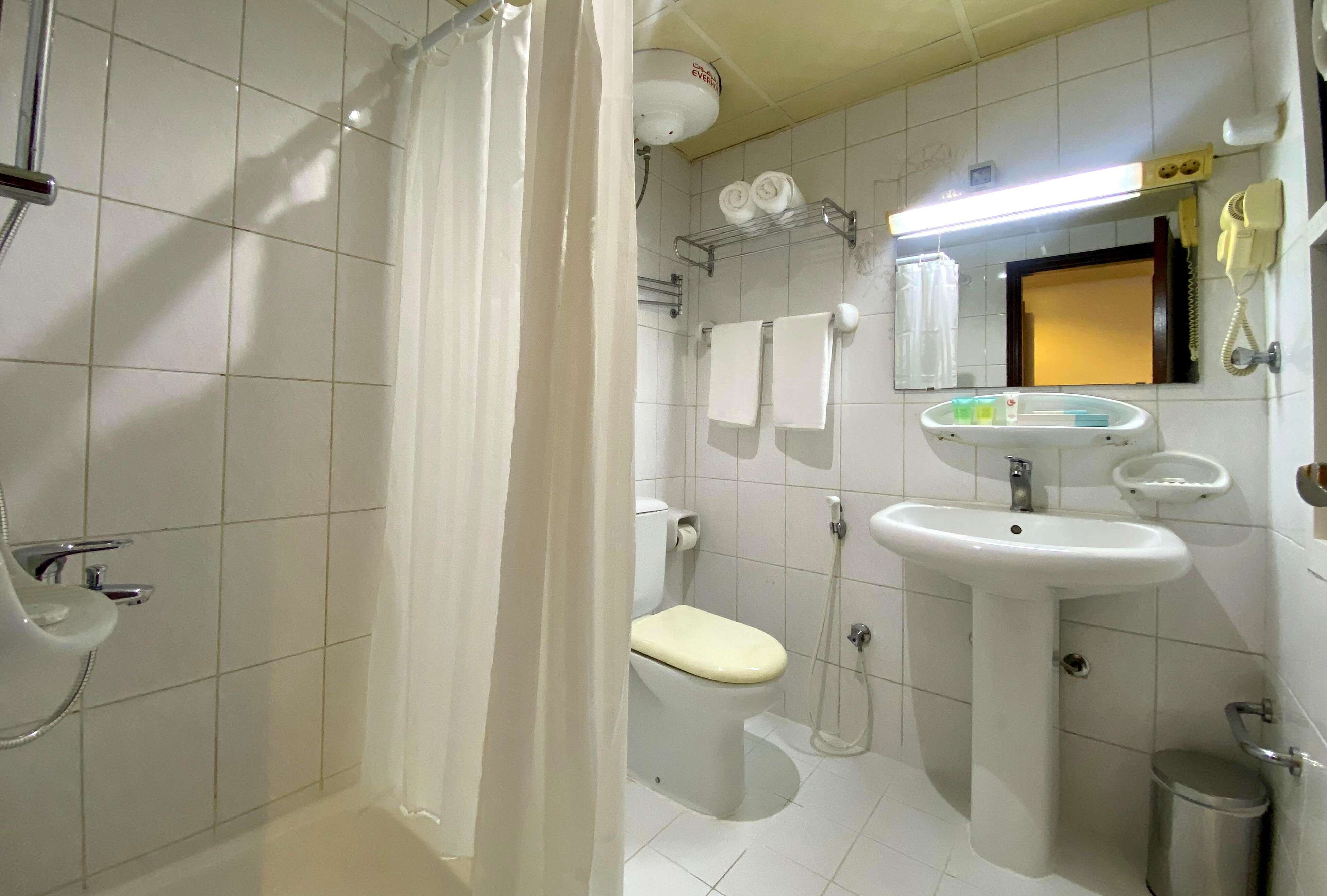 Click Grand hotel Bur Dubai - Tap to explore photos