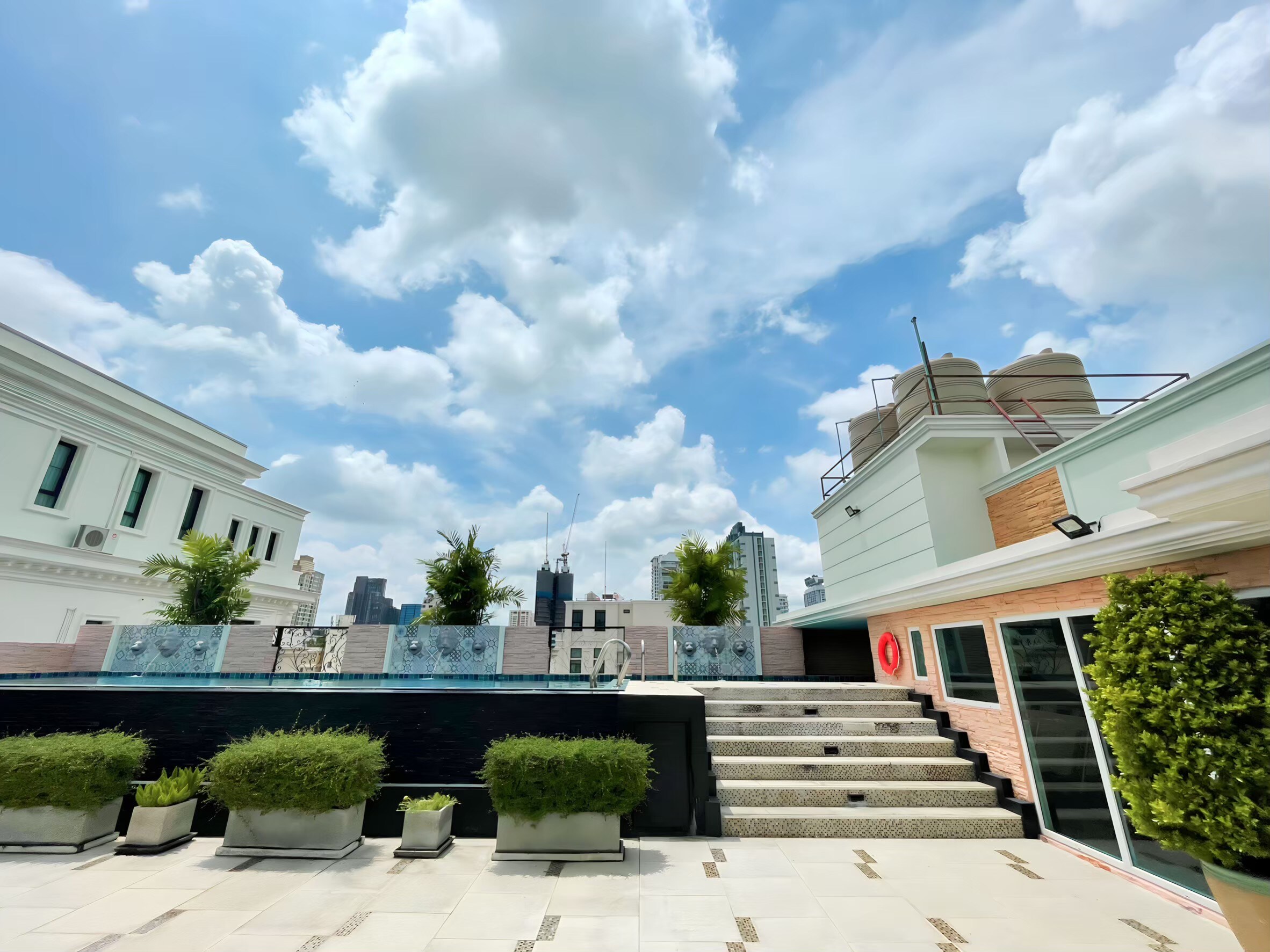 Aspira Hana Executive Suite Thonglor - Tap to explore photos
