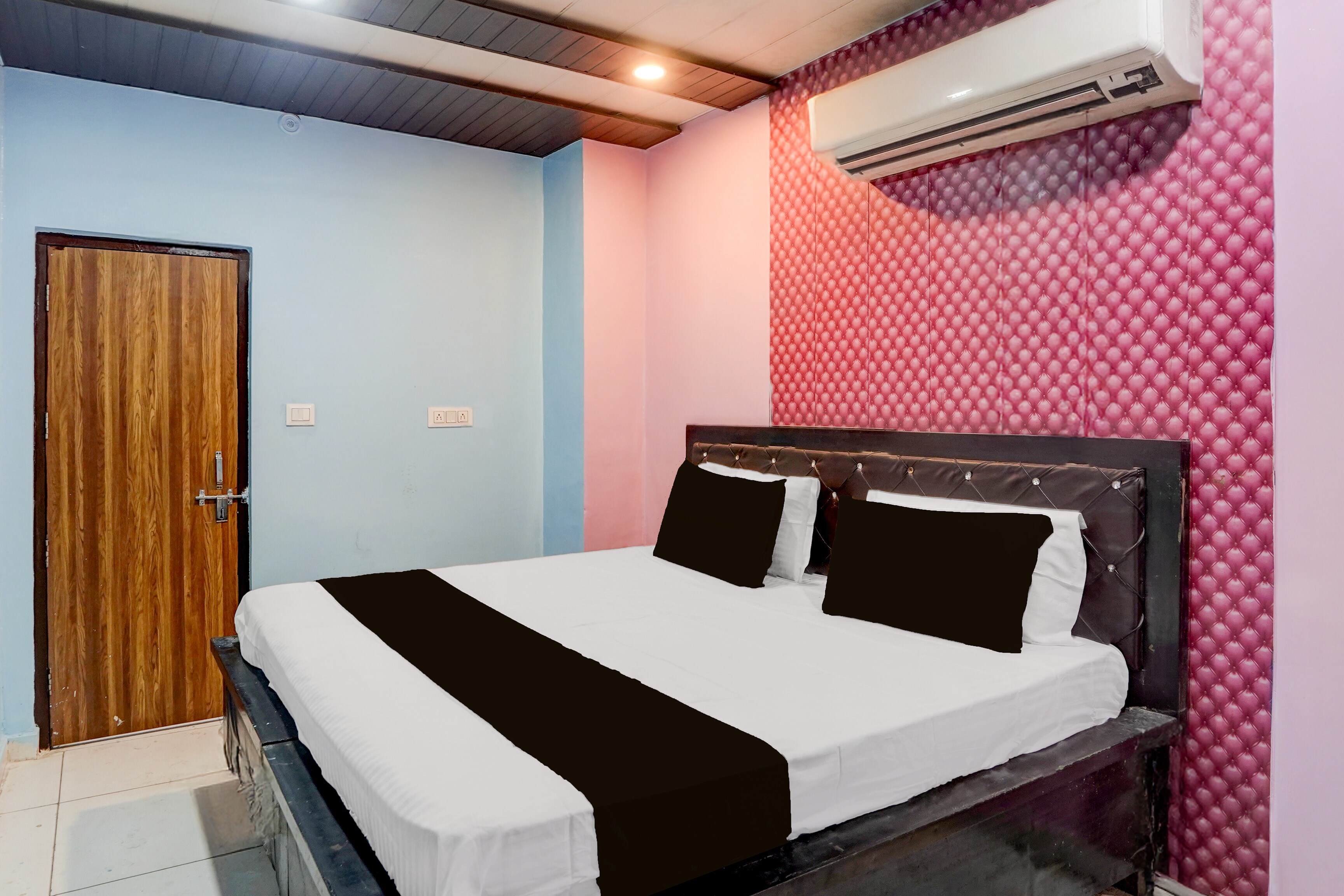 SPOT ON by OYO Isshu Hotel And Restaurant - Tap to explore photos