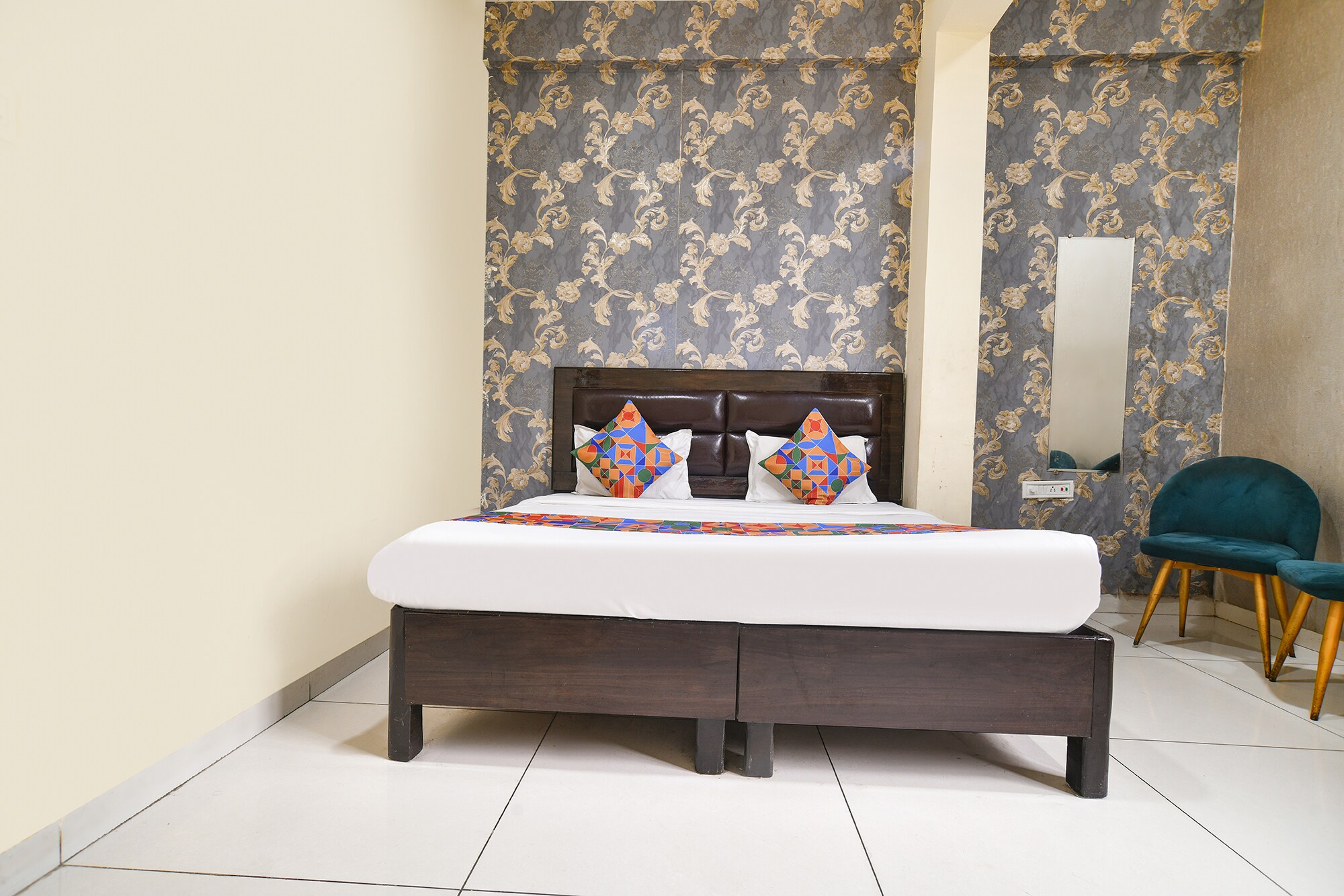 FabHotel Shree, Scheme No 114 - Tap to explore photos