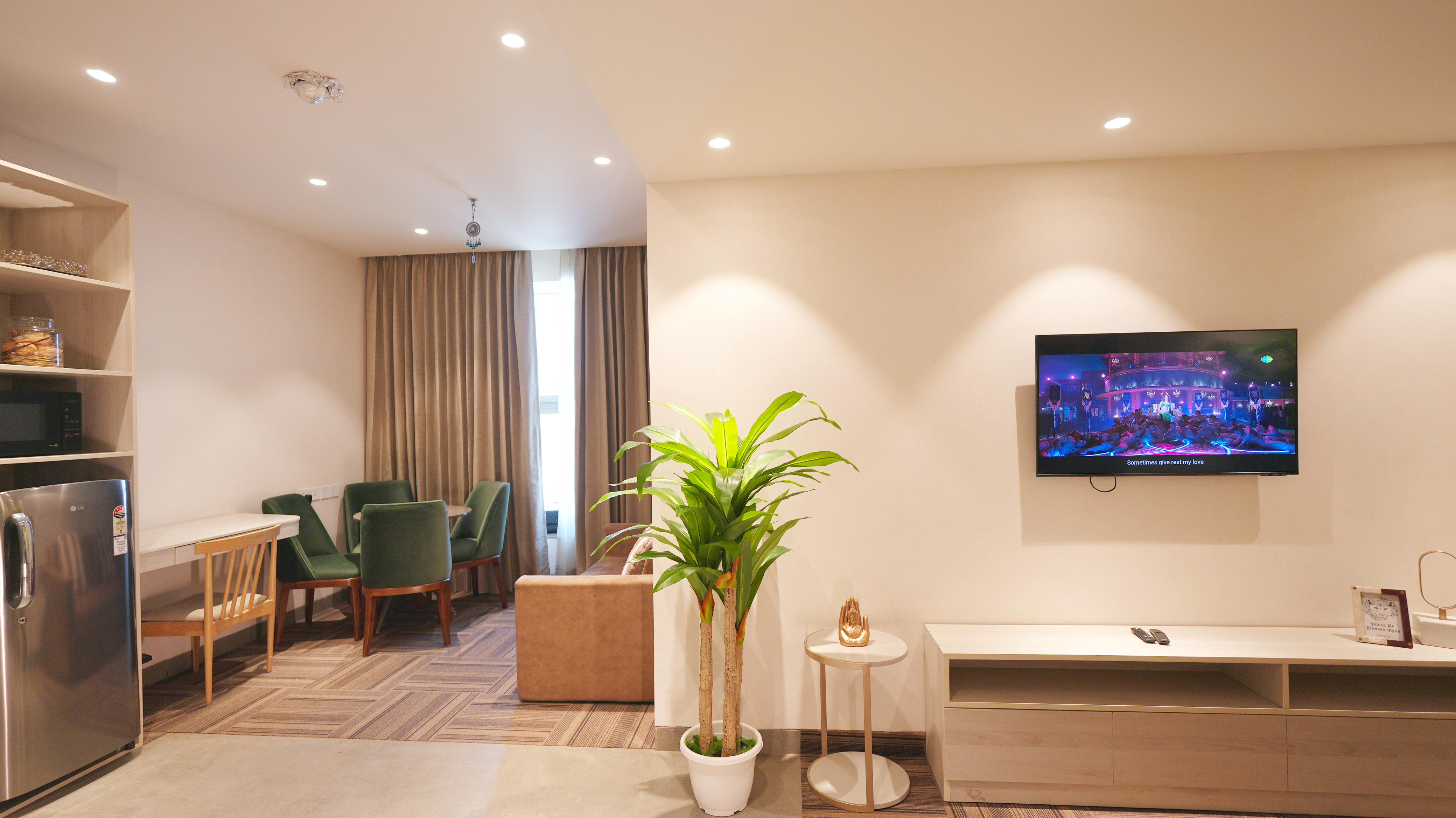 Elite Executive Suite 1BHK@ Gurugram - Tap to explore photos