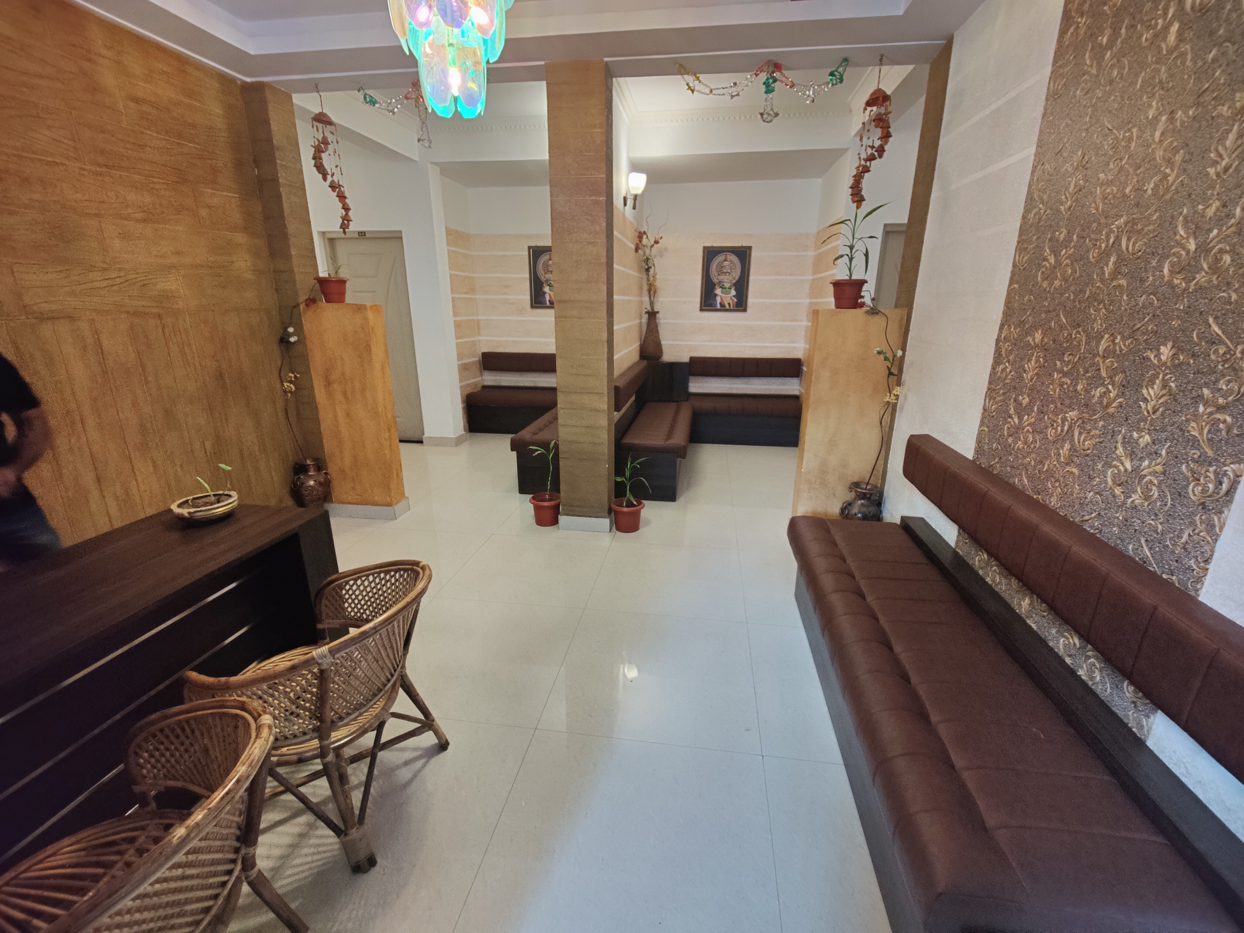 Landy Queen Homestay | Rooms & Caretaker - Tap to explore photos