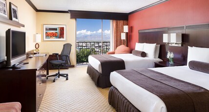 Albuquerque Crowne Plaza Room Type - 2 Queen Standard Balcony