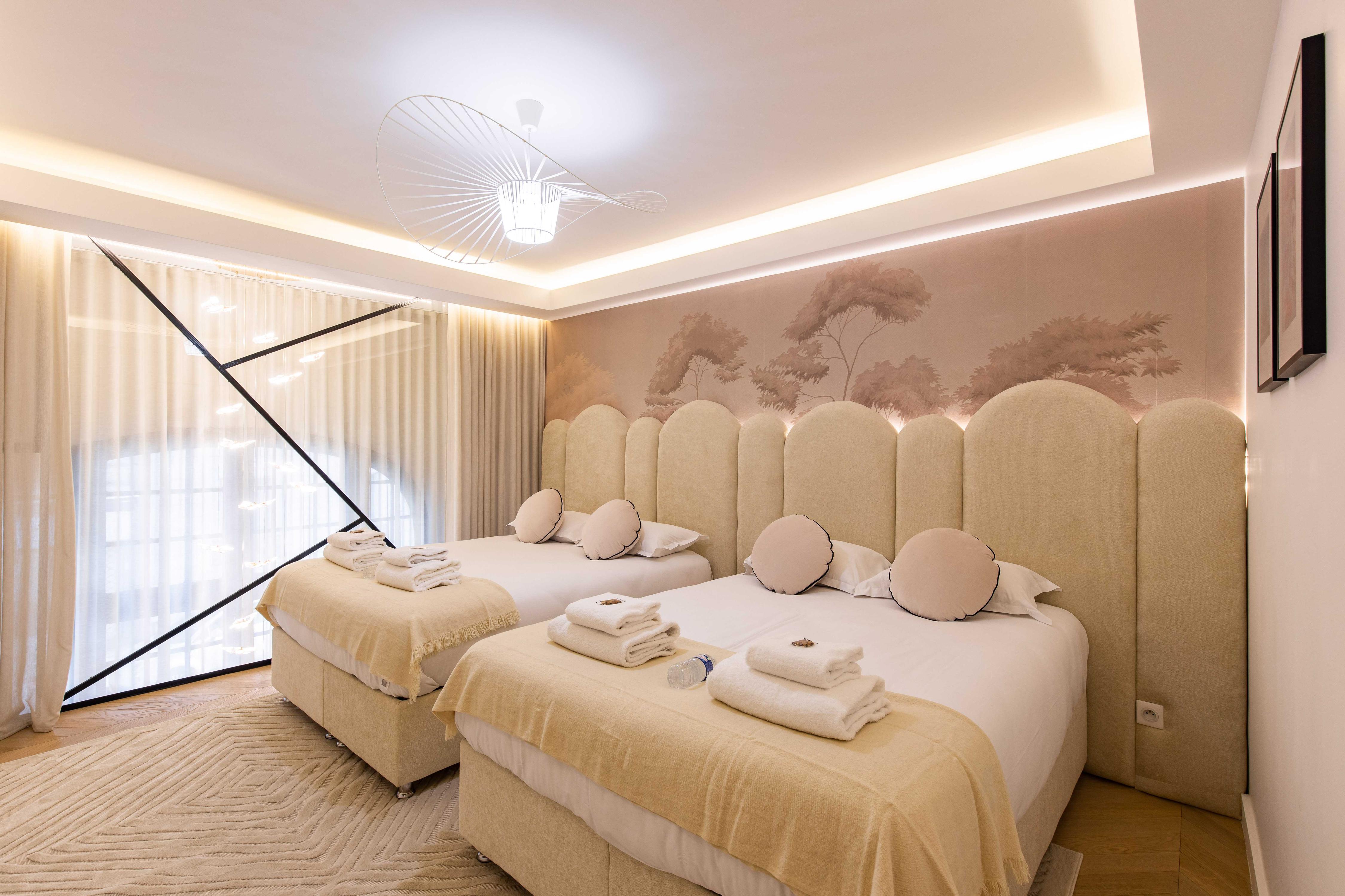 Hotel Particulier Luxury -3BR/8P - Arc de Triomphe - Tap to explore photos