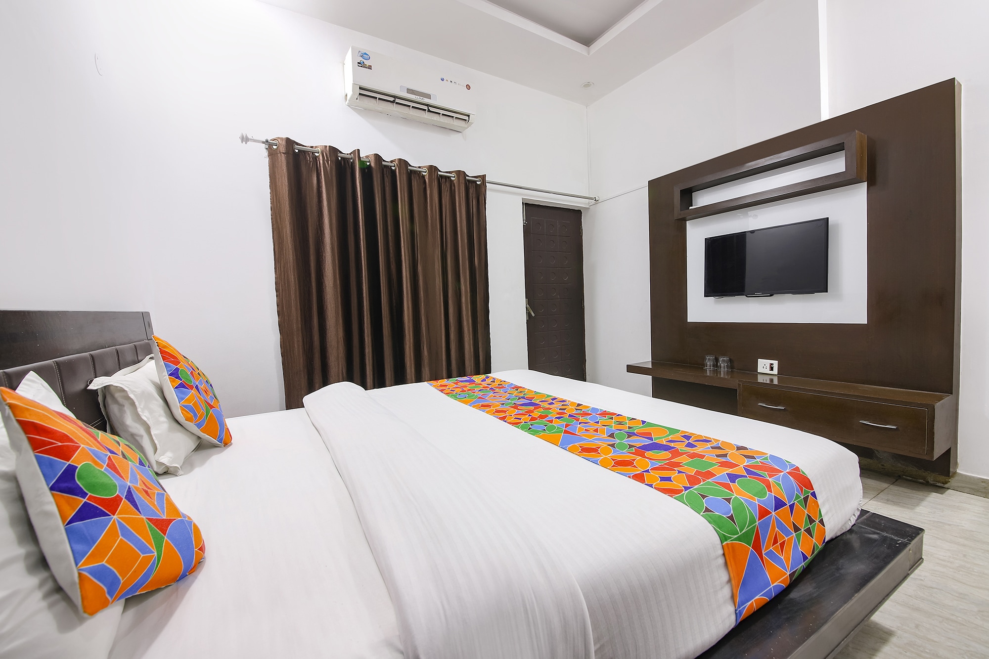 FabHotel Khalsa Homestay - Tap to explore photos