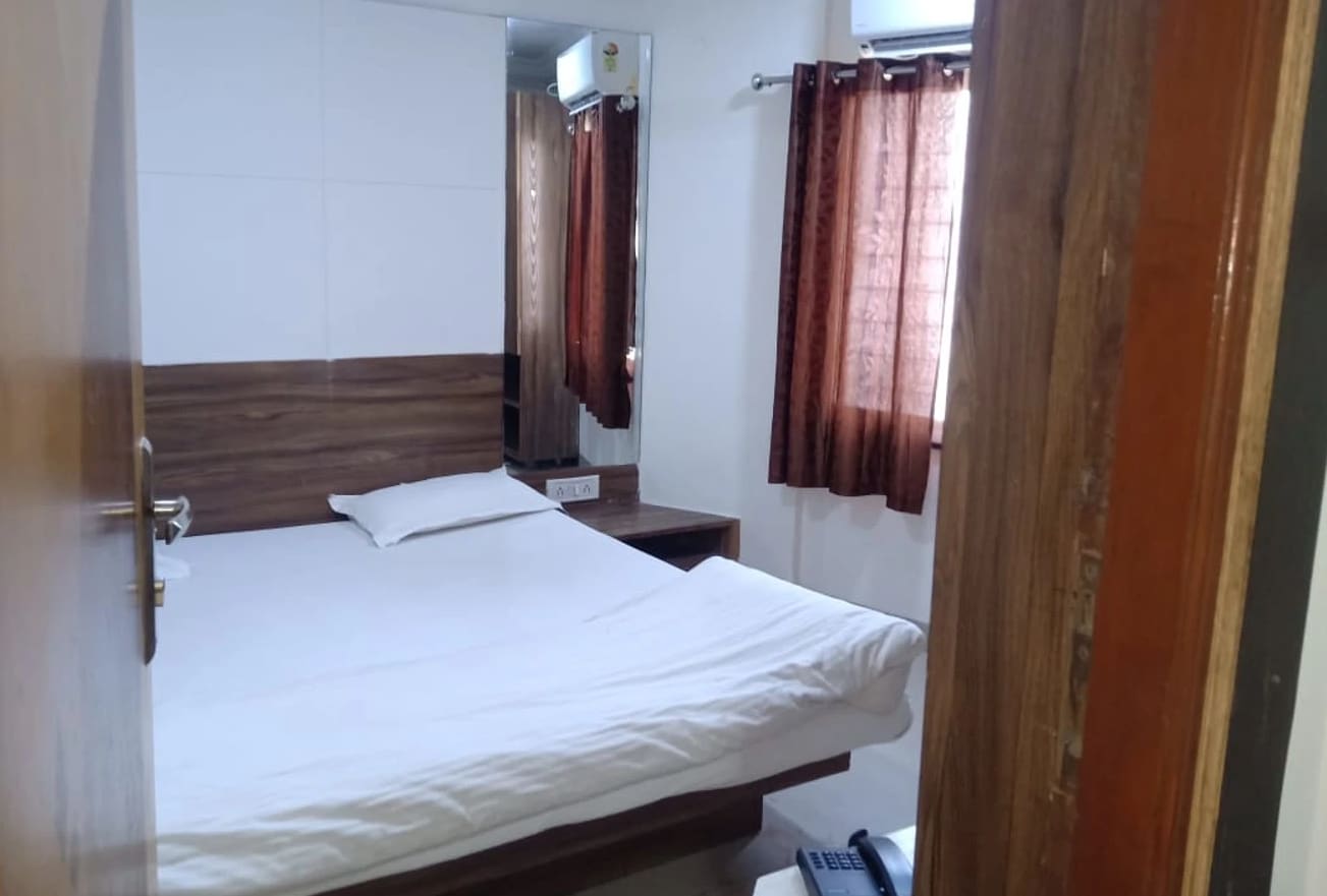 Hotel Bhagat Ji - Tap to explore photos