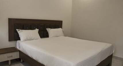 Hotel Akshram Deluxe Room Type - Deluxe AC Room