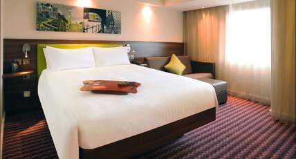 Hampton by Hilton Birmingham Broad Street Room Type - FAMILY PREMIUM ROOM W SOFA