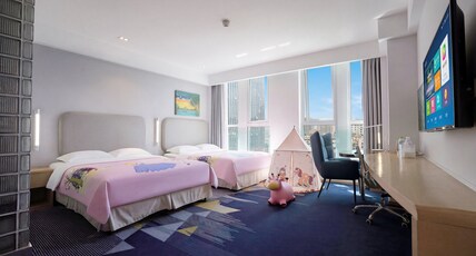 Holiday Inn Express Qingdao West Coast Room Type - 1 Queen 1 Single Standard