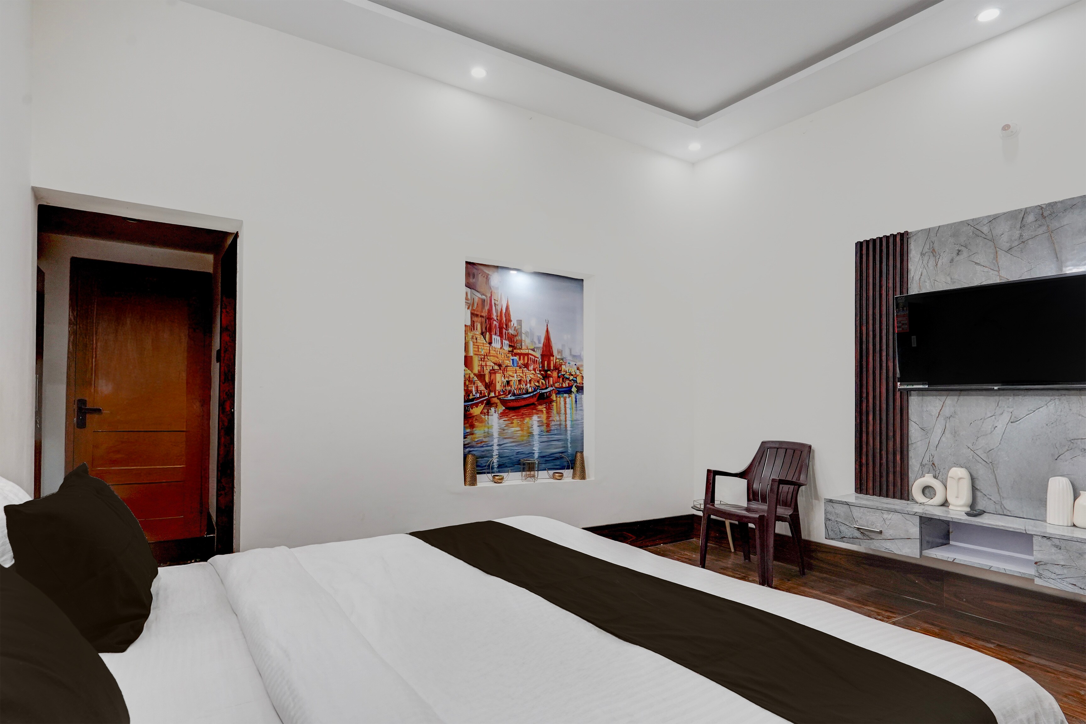 Hotel O Geetari Luxury Home Stay - Tap to explore photos