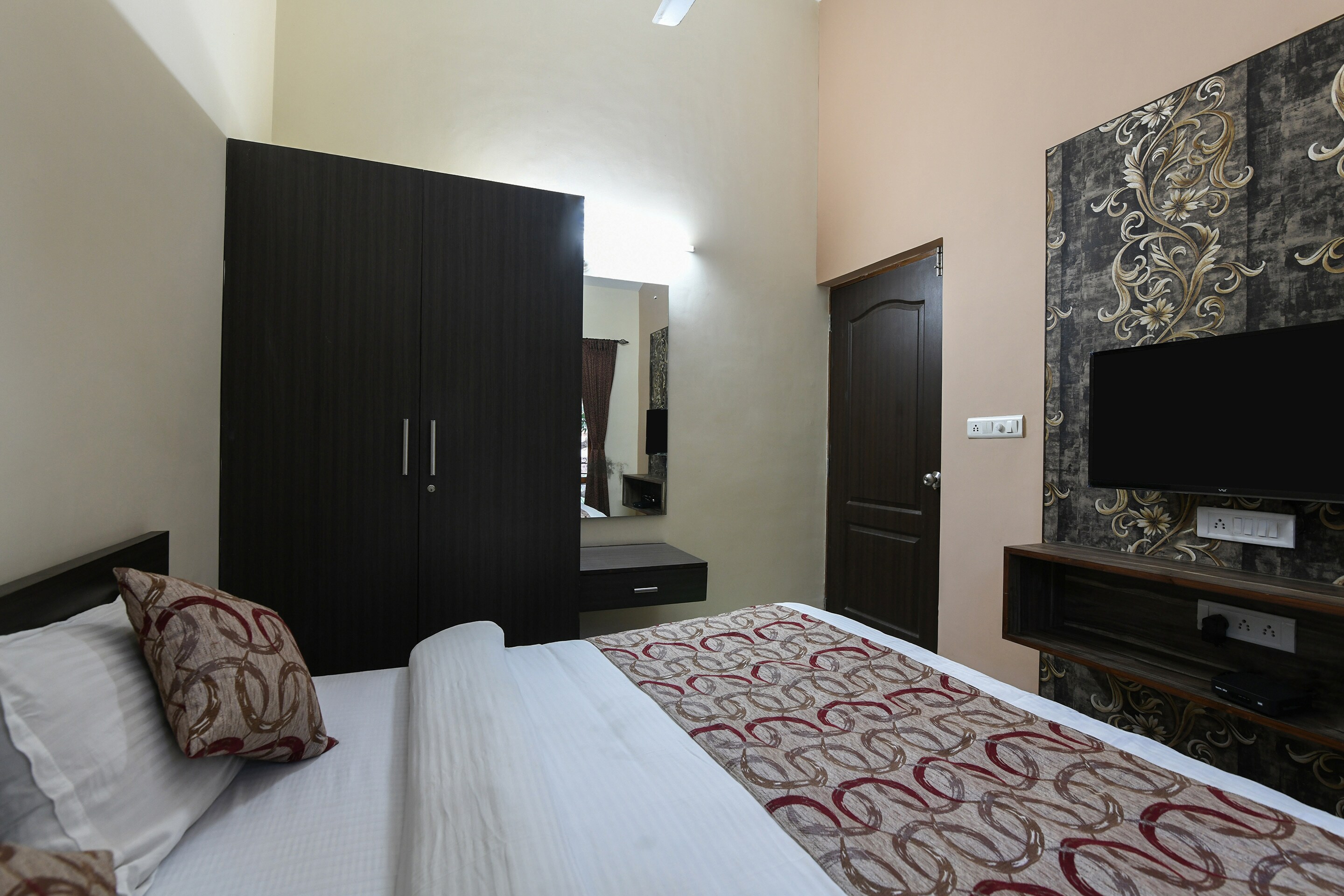 4 bhk private Villa wid jacuzi - Tap to explore photos