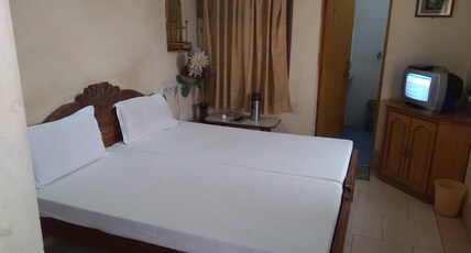 Hotel Dev Palace Bikaner Room Type - DELUXE ROOM AIR COOLED