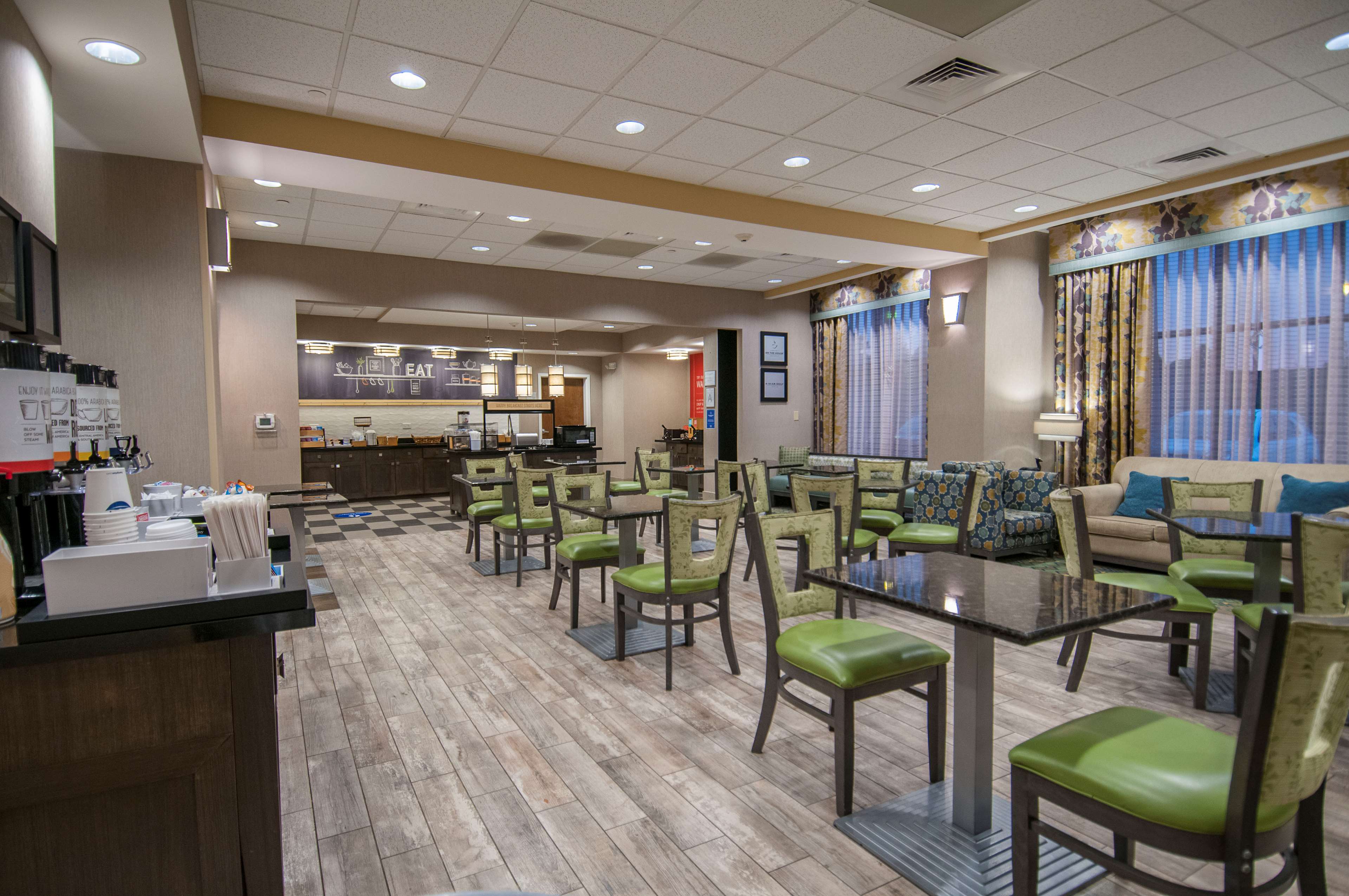 Hampton Inn Hernando - Tap to explore photos