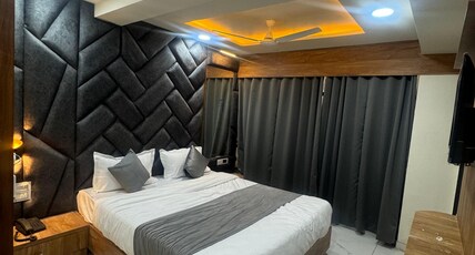 HOTEL HR KUDASAN GANDHINAGAR Room Type - Deluxe Ac Room