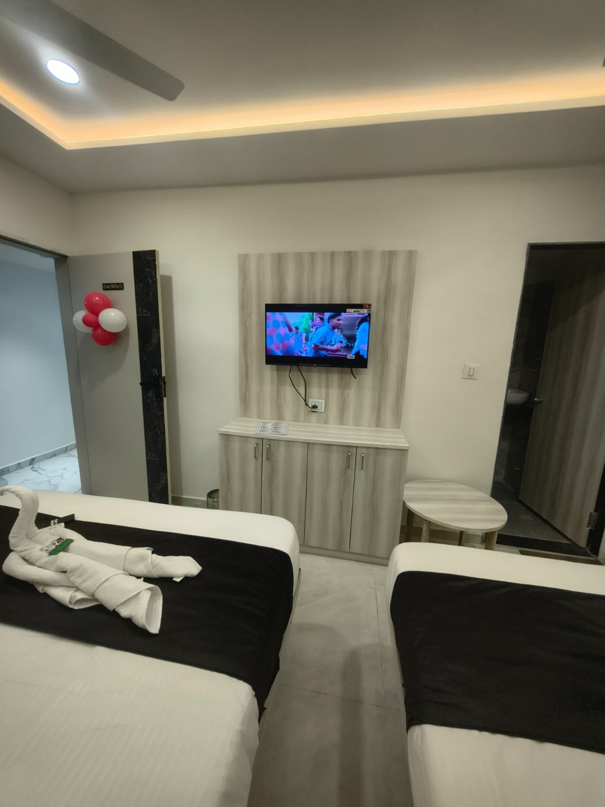 Hotel New Mahaveer - Tap to explore photos
