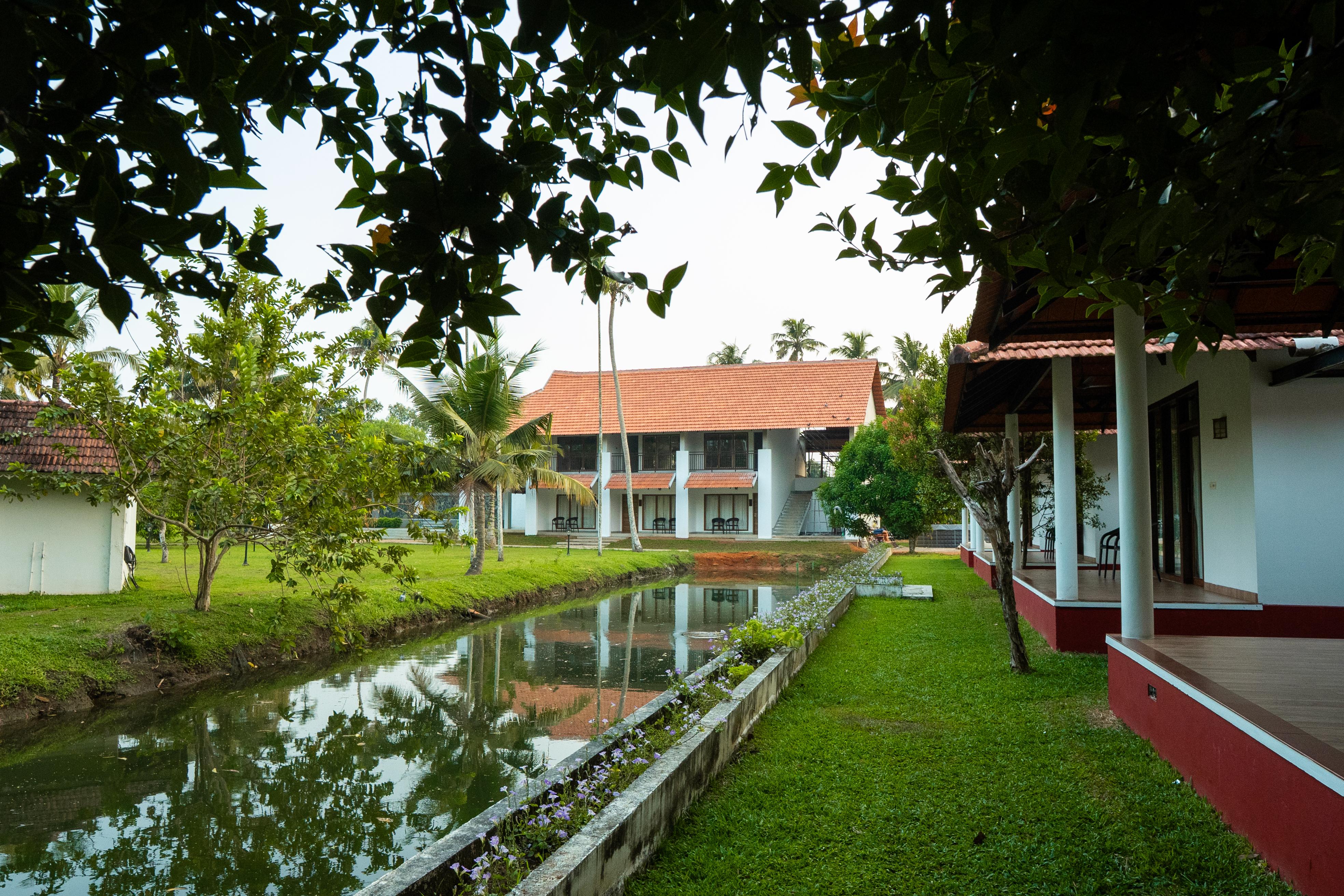 Palmgrove Lake Resort - Tap to explore photos