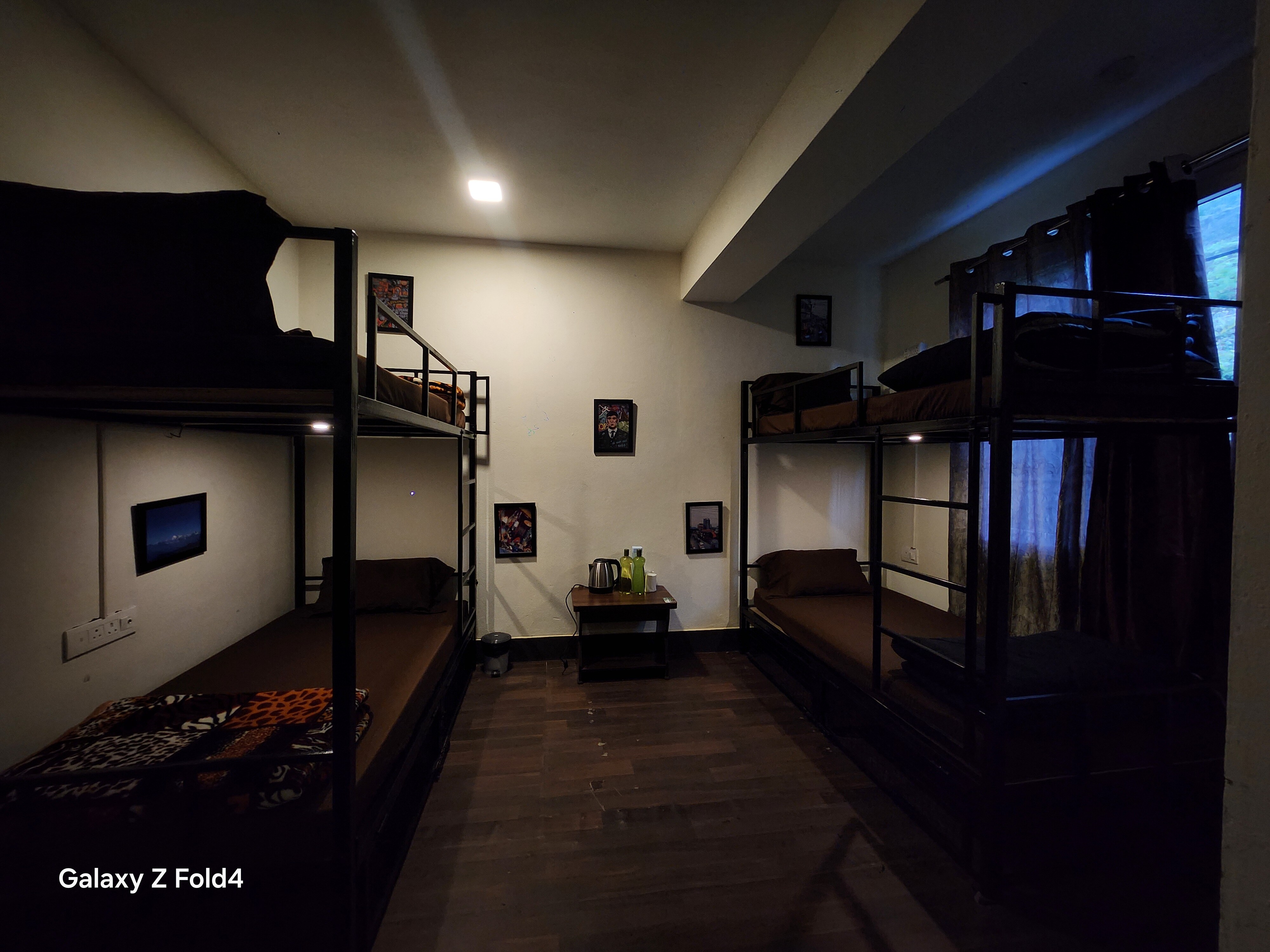 THEHIVEGANGTOK - Tap to explore photos