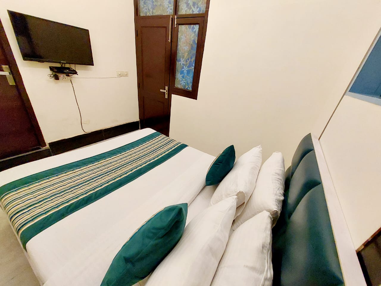 Khusbu Residency - Tap to explore photos