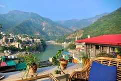 Skyard Hostel Rishikesh (Laxman Jhula)