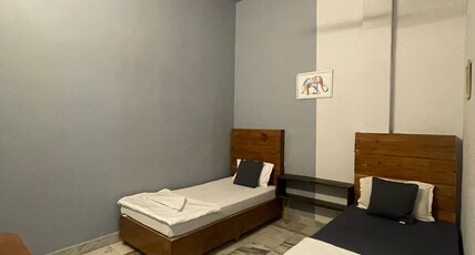 Bunk Stay Co-working and Yoga Room Type - Twin bed ensuite