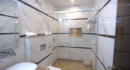 FOUR LEAF HOTELS KASGANJ Room Type - SUITE ROOM