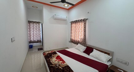JK Hotel & Restaurant Room Type - Deluxe Room