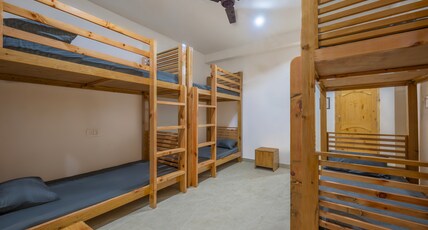 Palm Residency Kasol Room Type - 6 Bed Male Dorm Room with Attach Washroom