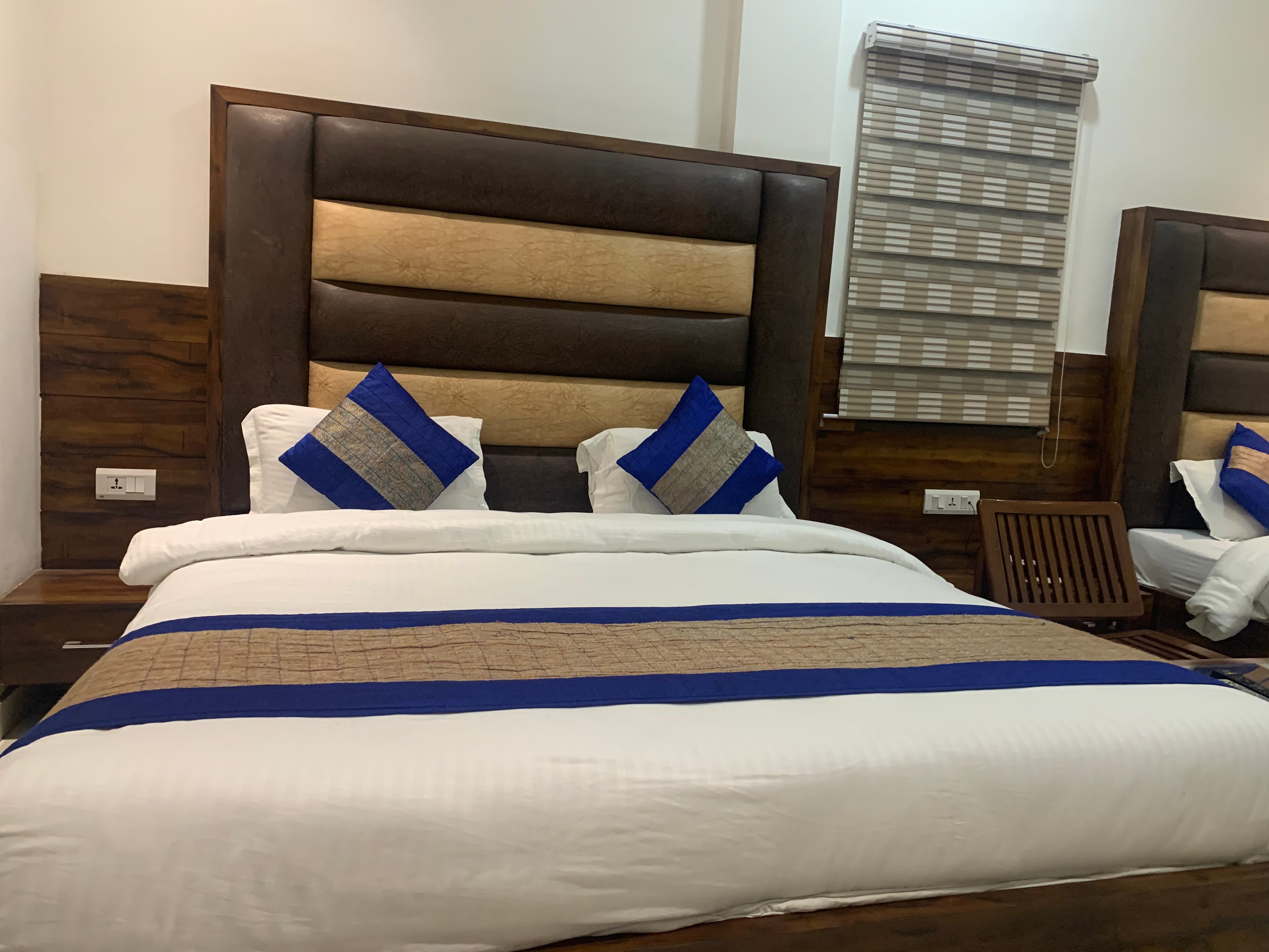 Hotel SB Residency I 30 steps from Golden Temple - Tap to explore photos