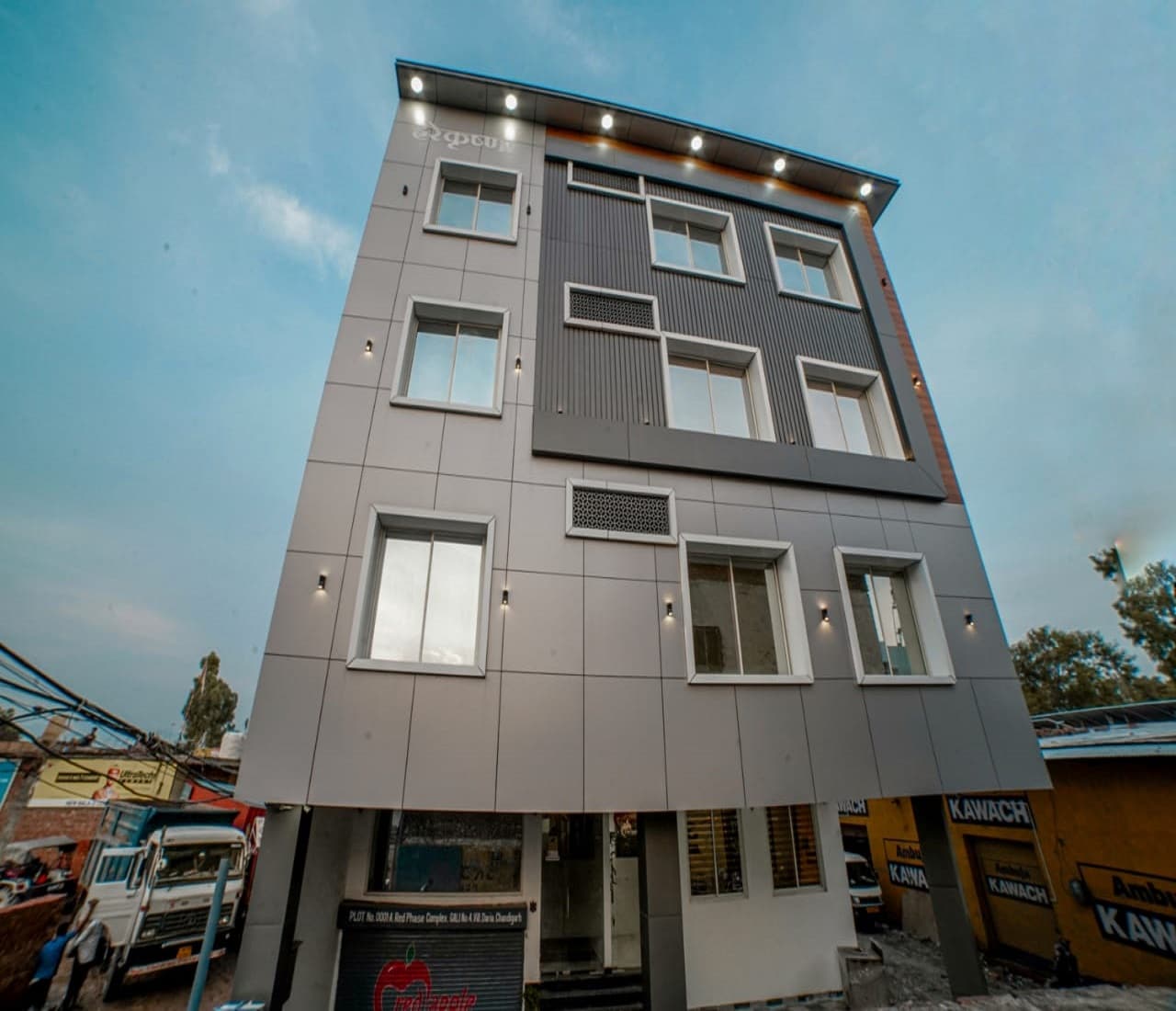 Hotel Red Apple - Tap to explore photos