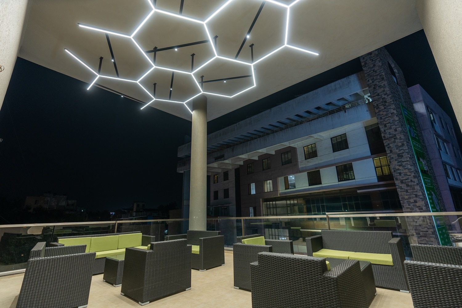 The Living Hub ( Business Hotel ) - Tap to explore photos