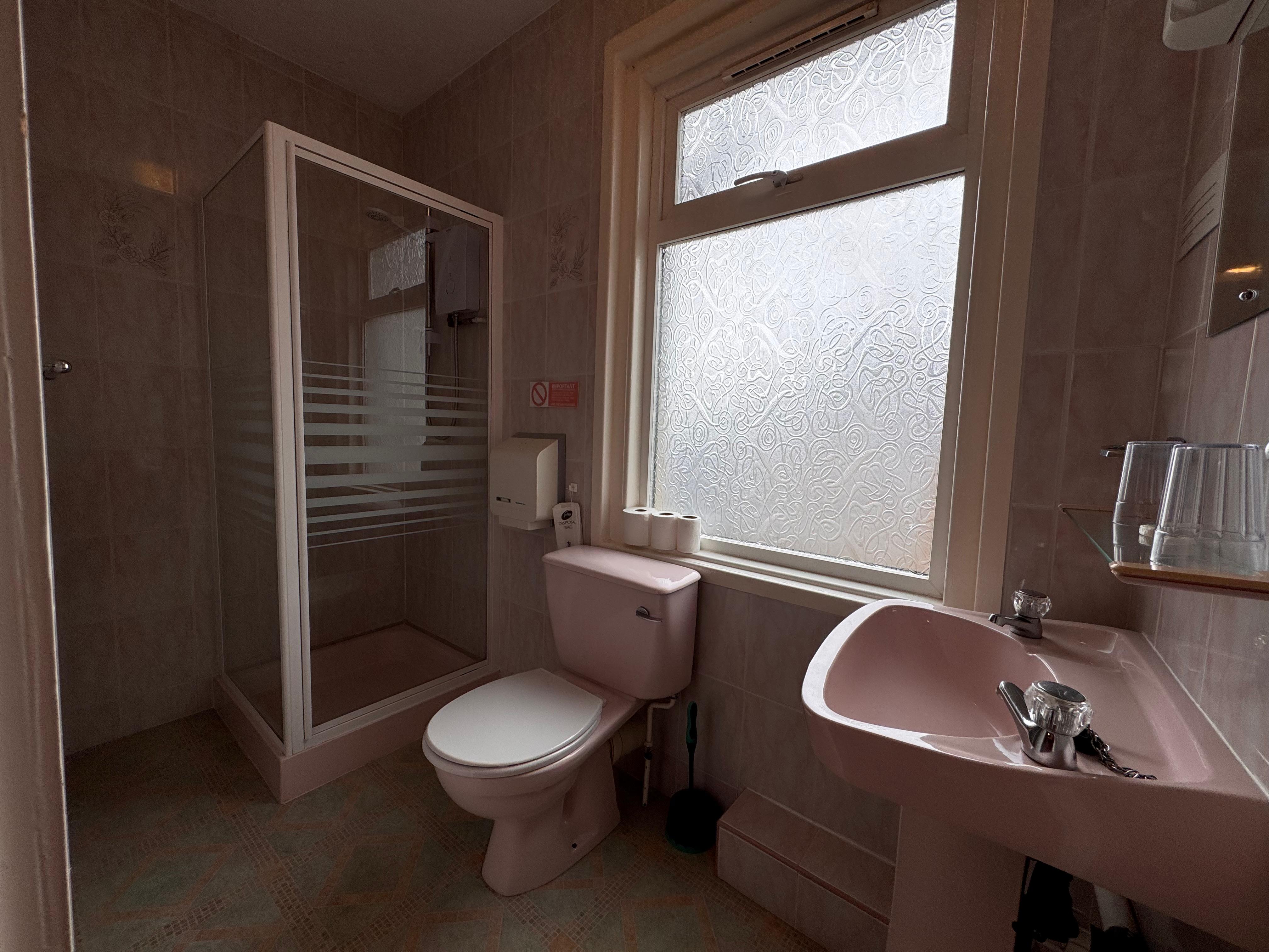 OYO Delton Hotel Blackpool Pleasure Beach - Tap to explore photos