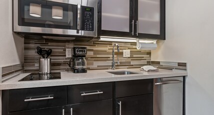 Staybridge Suites DENVER DOWNTOWN, an IHG hotel Room Type - 1 Queen Bed Studio Suite Comm Access