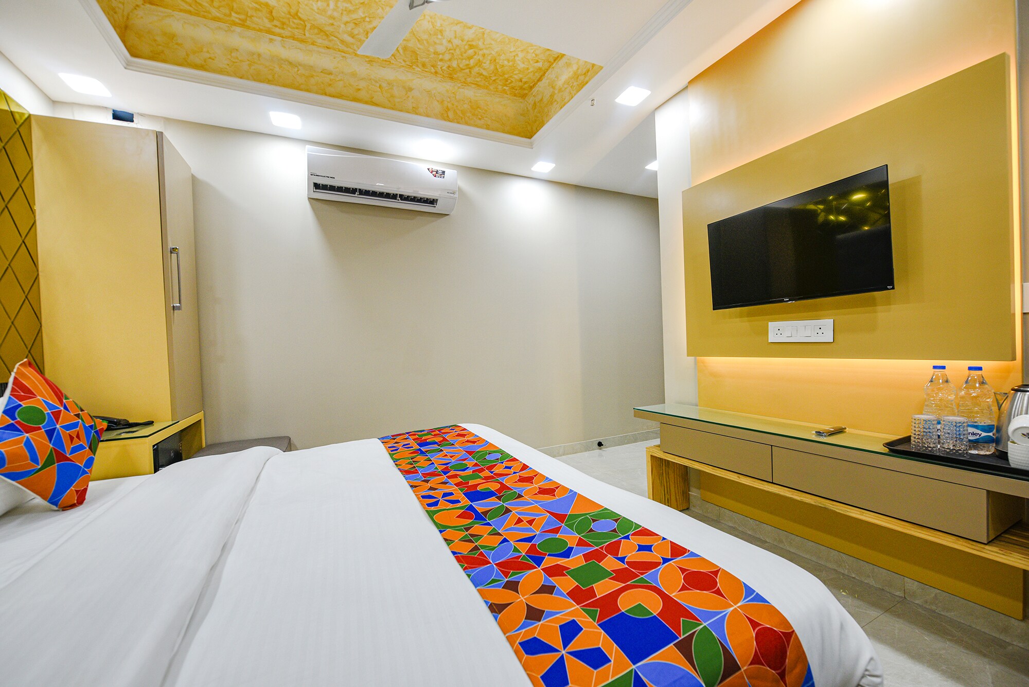 FabHotel Grand Palazzo - Paschim Vihar - Tap to explore photos