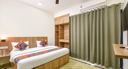 FabHotel Log Inn Stay Room Type - Deluxe Room