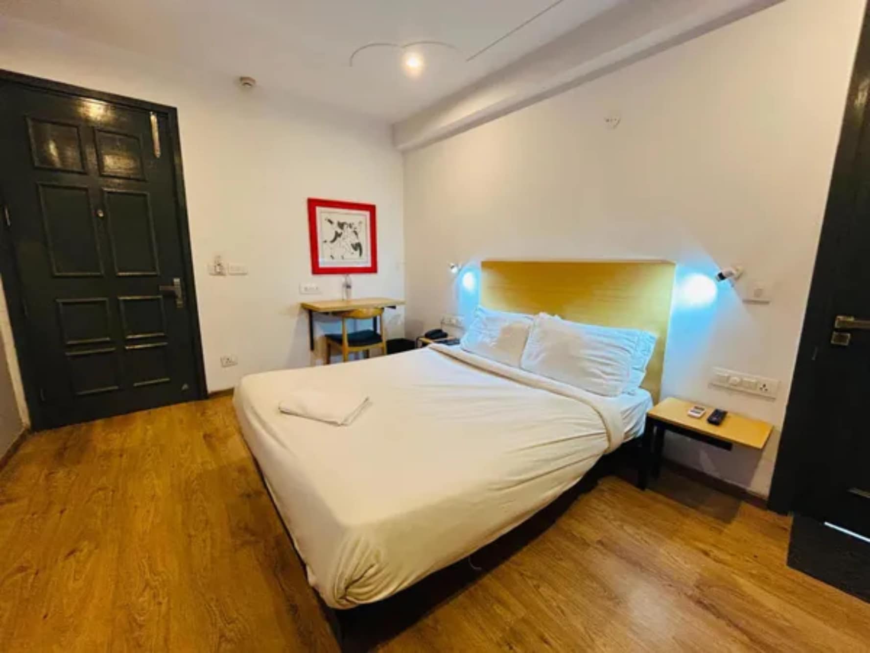 FabHotel Golden Moment - Tap to explore photos