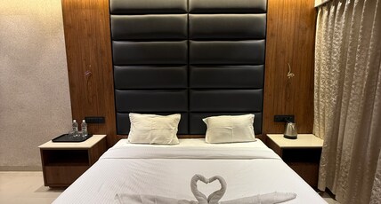 Ambika Family Restaurant Room Type - Double Bed Ac Deluxe Room