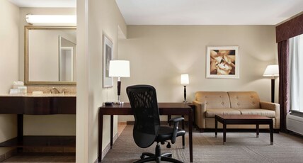 Hampton Inn & Suites Brunswick Room Type - 1 KING STUDIO SUITE NOSMOK