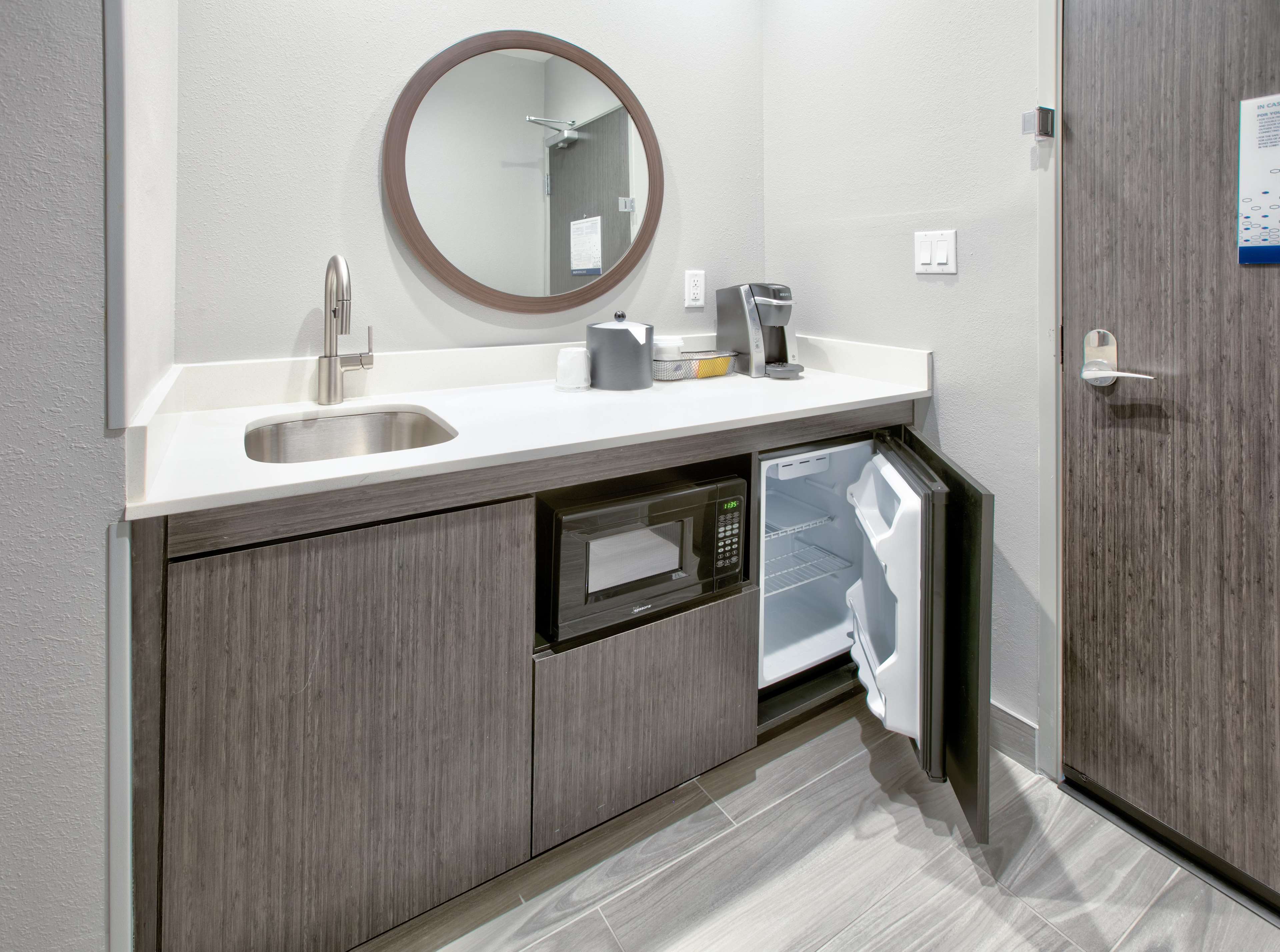 Hampton Inn & Suites by Hilton Dalhart - Tap to explore photos