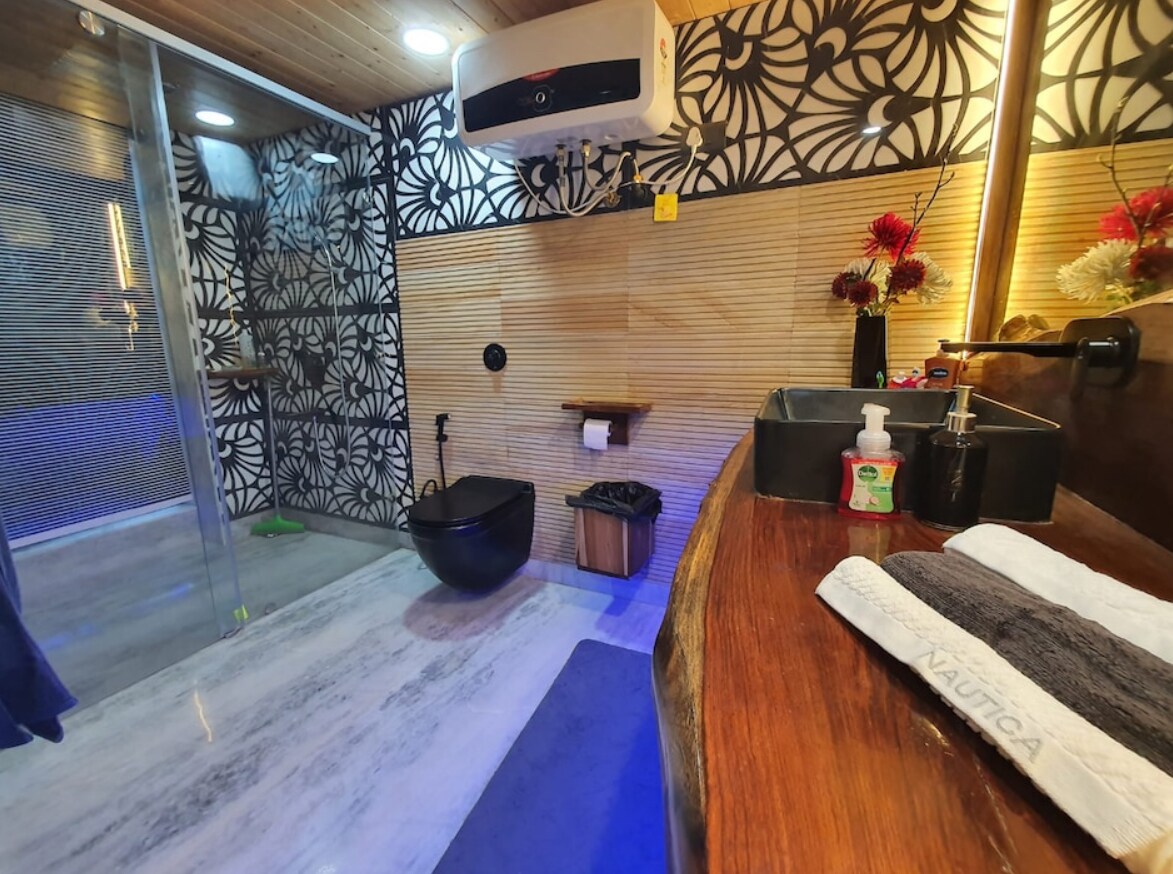 Balli Aulakh - Tap to explore photos