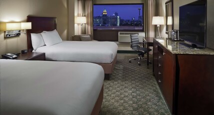 DoubleTree by Hilton San Antonio Downtown Room Type - 2DBL SWEET DREAMS BEDS NS