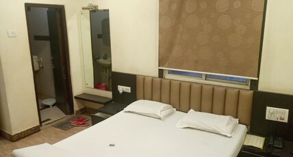 Hotel Neelam Room Type - Deluxe AC Room
