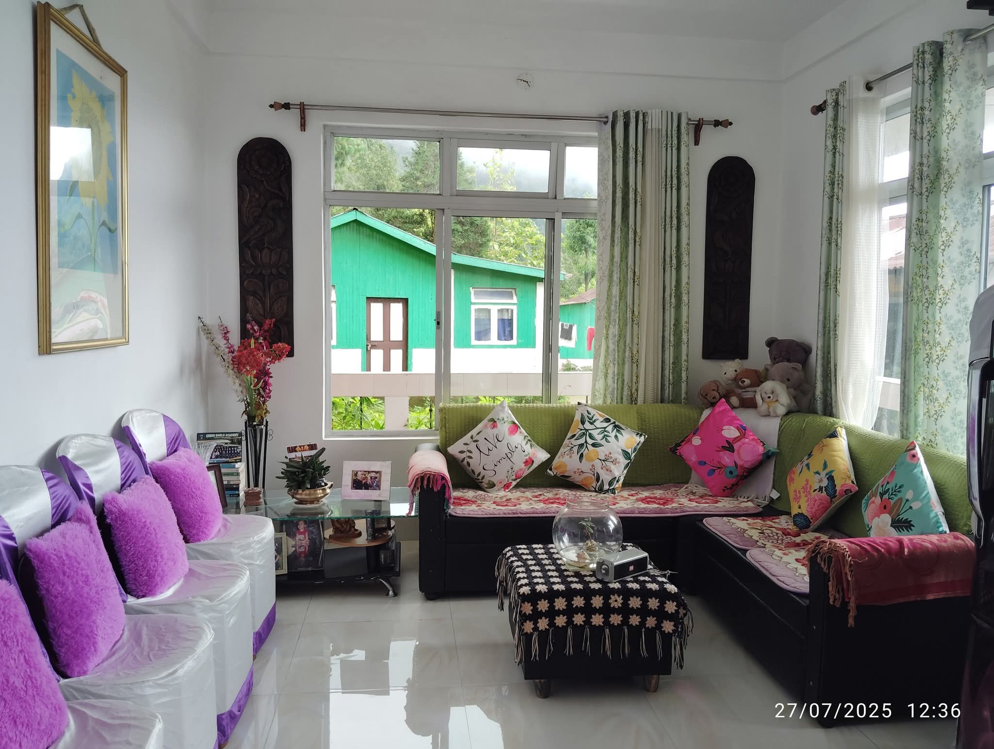 Queen's Homestay - Tap to explore photos