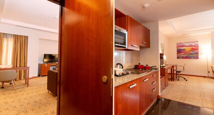 Holiday Inn Suites Kuwait Salmiya Room Type - 2 Bedroom Suite 1 King 1 Queen Lounge Access Smoking