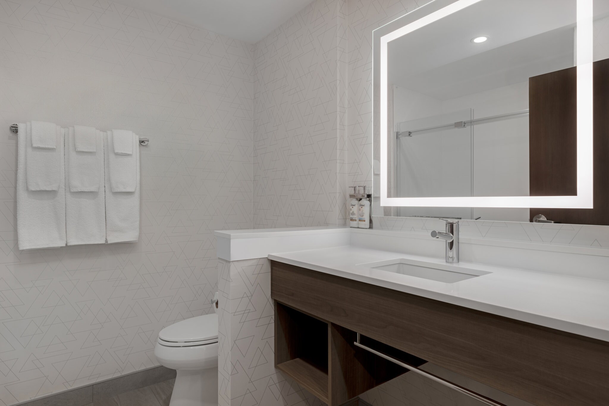 Holiday Inn Express & Suites ST. THOMAS - Tap to explore photos