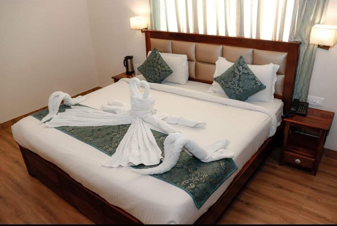 Hotel Bainada Vilas - Tap to explore photos