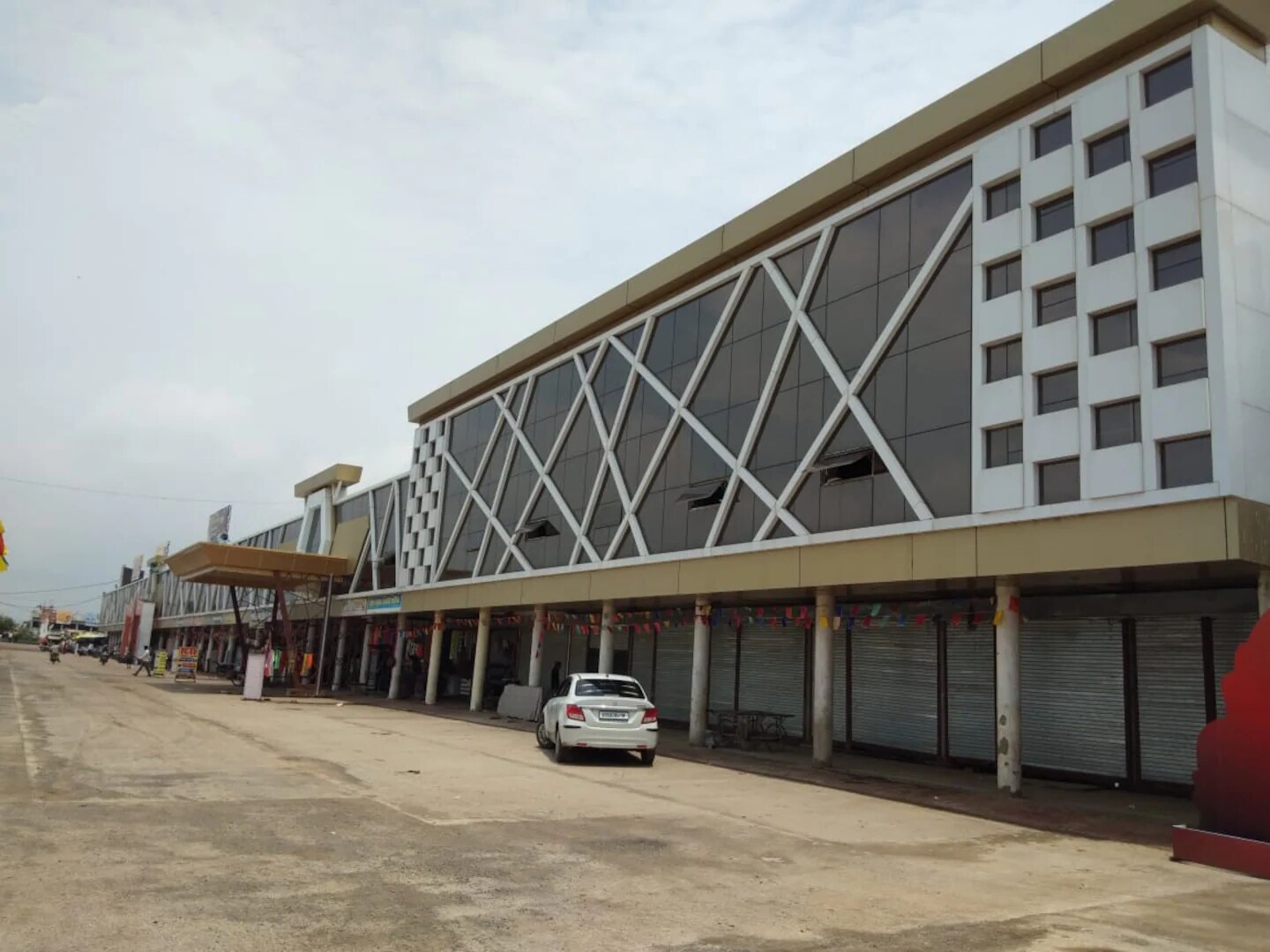 SHRI LEELA HOTEL & RESORT - Tap to explore photos