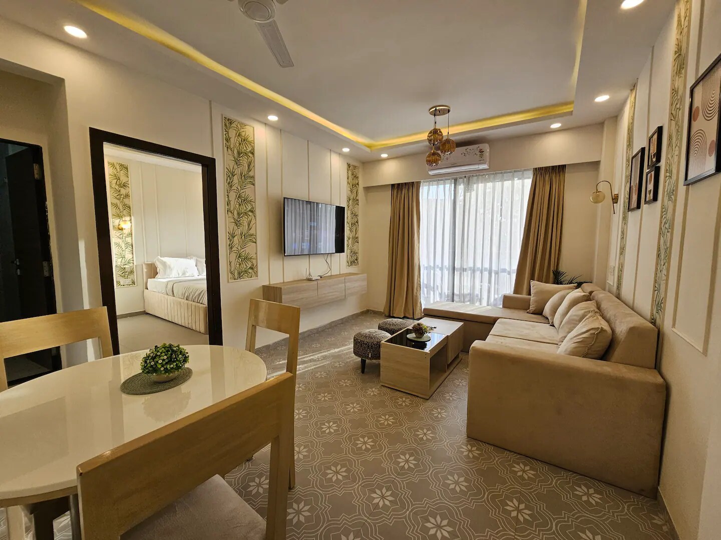 Botanica B103 - Tap to explore photos