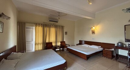 Neelkanthi Krishna Dham Room Type - Deluxe 6 Bedded Room