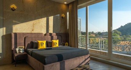 The Hosteller Bam Lonavala, Tiger Point Room Type - Deluxe Double Room with Balcony and Hill View