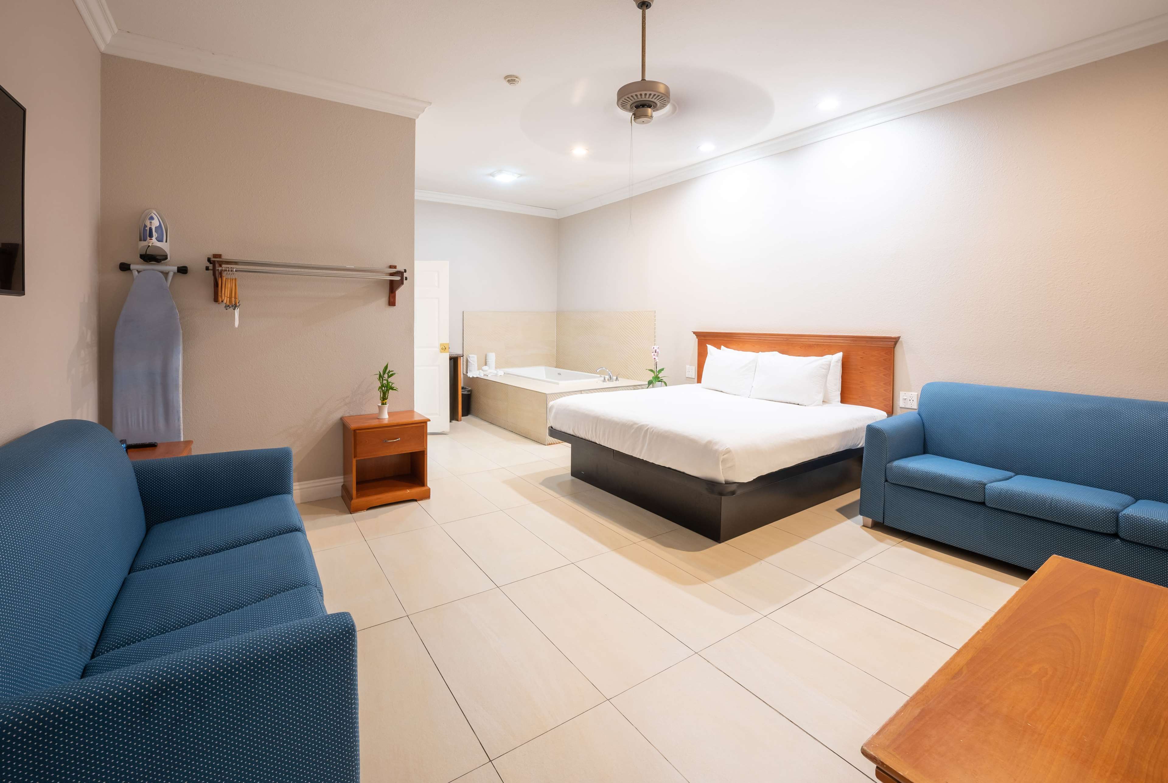 Ramada Limited Redondo Beach - Tap to explore photos